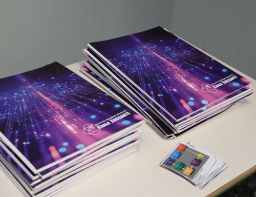 brochure sul tavolo